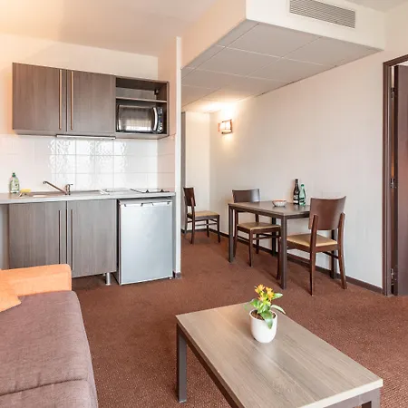 Otel Comfort Centre Nîmes