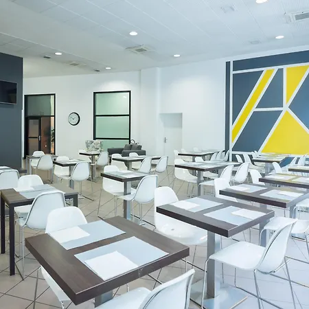 Comfort Centre Hotel