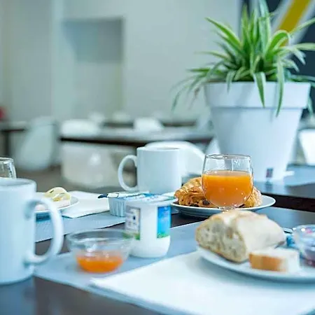 Comfort Centre Lejlighedshotel Nîmes