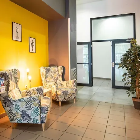 Comfort Centre Ξενοδοχείο με διαμερίσματα 3*