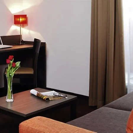 Zenitude Hôtel-résidences Centre Hotel 3*