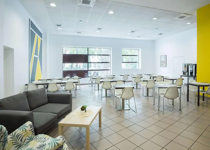 Comfort Centre نيم