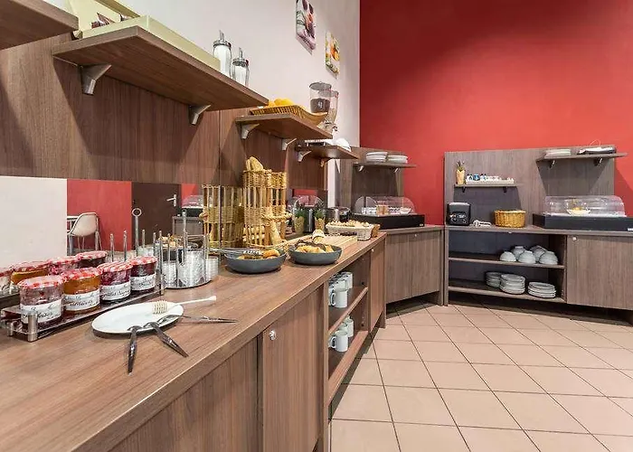 Comfort Centre Hotel